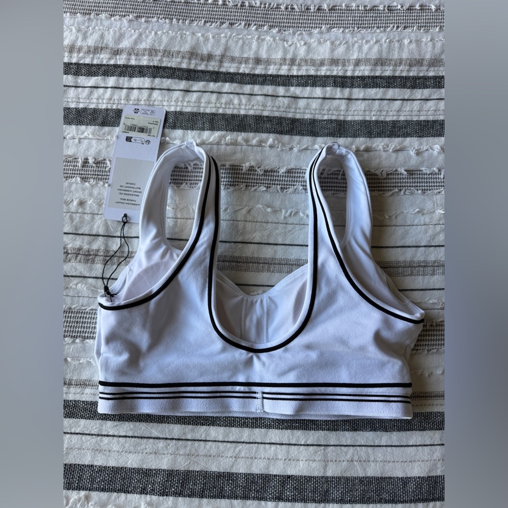 ALO Yoga Airbrush Heart Throb Bra NWT S - Picture 8 of 8